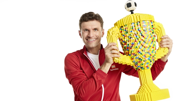 Thomas Müller jetzt im Lego-Team - Thomas Müller ist neuer Markenbotschafter von Lego - Quelle: LEGO